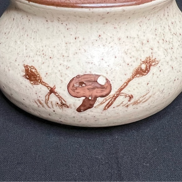 Small Round Pottery Pot - Picture 3 of 9